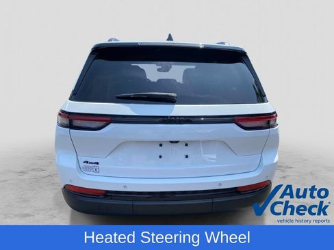 Used 2023 Jeep Grand Cherokee Altitude AWD/4WD image 5