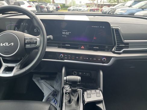 Used 2025 Kia Sportage EX w/ Premium Package image 18