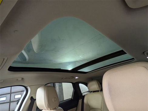 Used 2017 Jaguar F-PACE Premium image 25