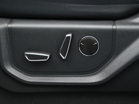 Used 2022 Ford F250 Platinum w/ FX4 Off-Road Package image 10