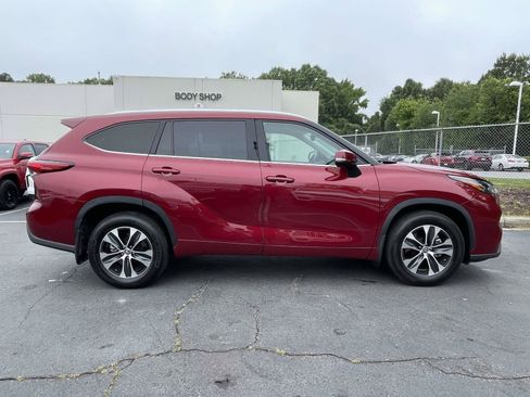 Used 2022 Toyota Highlander XLE AWD/4WD image 20