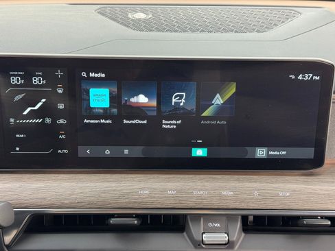 Used 2024 Kia EV9 Land image 28