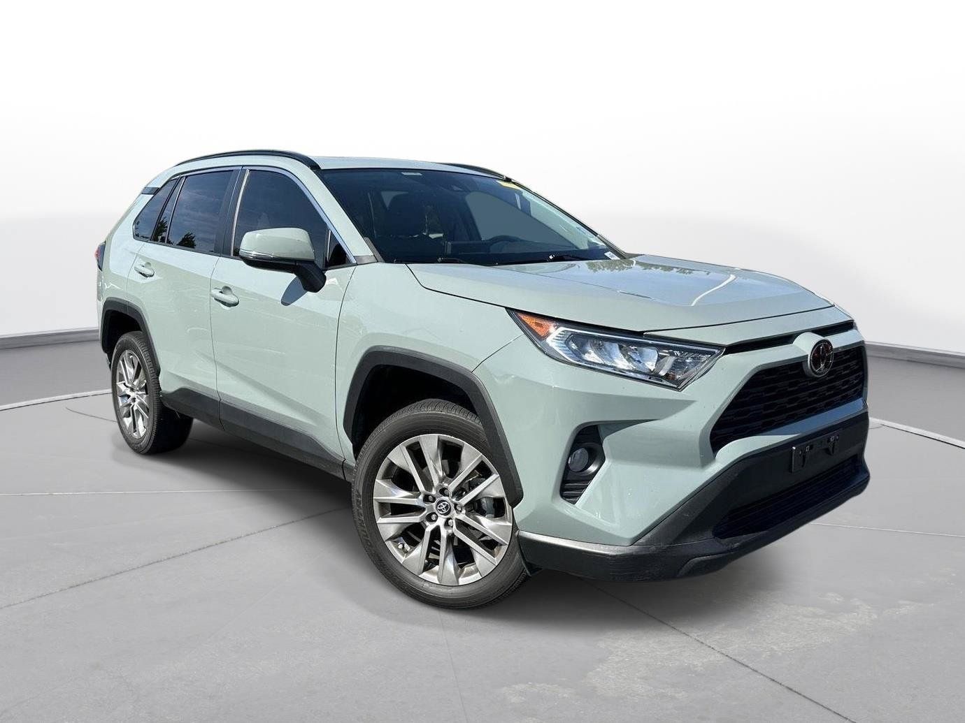 Used 2021 Toyota RAV4 XLE Premium FWD image 4