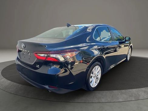 Used 2021 Toyota Camry LE image 5