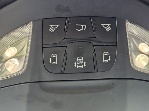 Used 2025 Chrysler Pacifica Limited FWD image 28