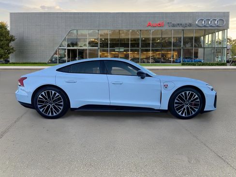 New 2026 Audi S e-tron GT Prestige image 2