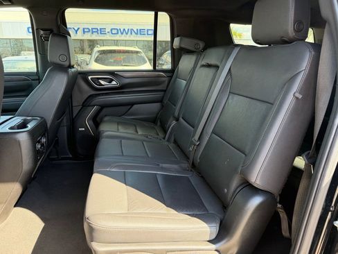 Used 2023 Chevrolet Suburban LT RWD image 11