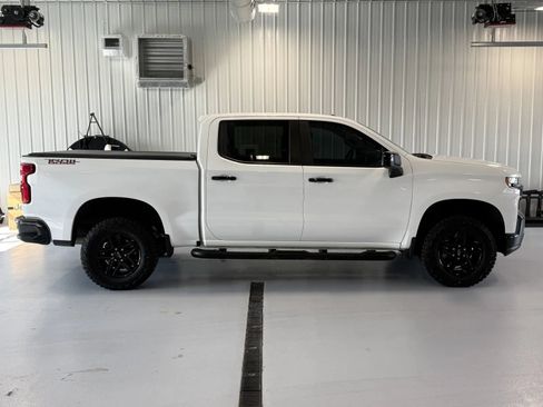 Used 2022 Chevrolet Silverado 1500 LT Trail Boss w/ LPO, Dark Essentials Package AWD/4WD image 2