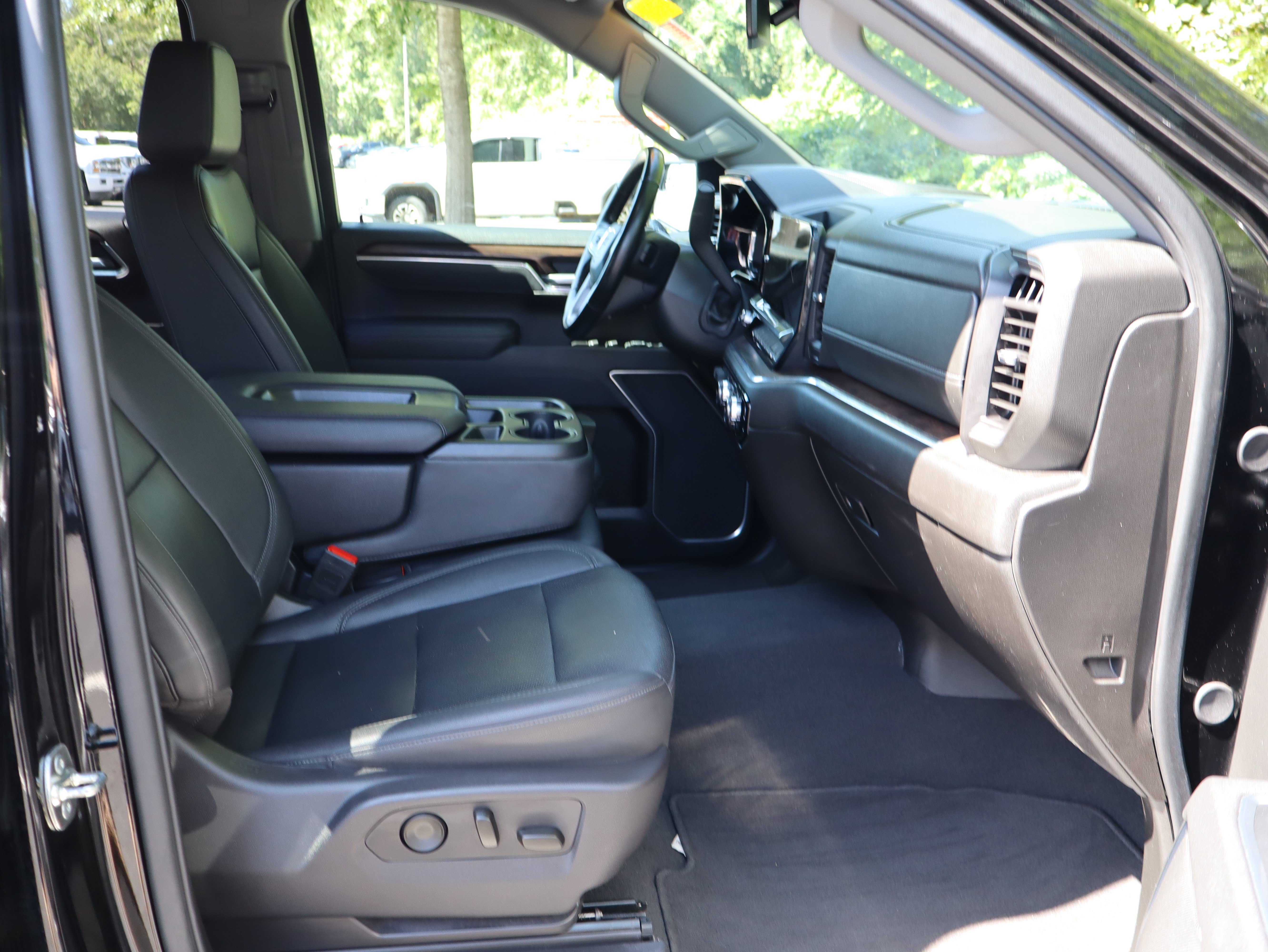 Used 2025 GMC Sierra 1500 SLT RWD image 29