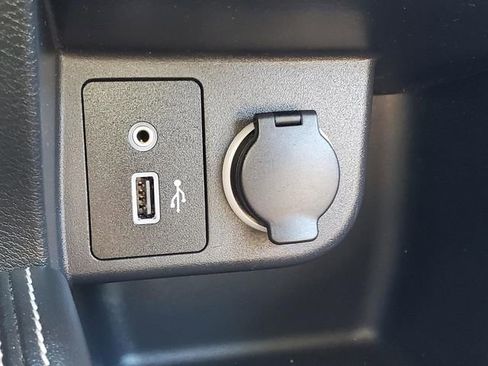 Used 2019 Nissan Kicks SR image 23