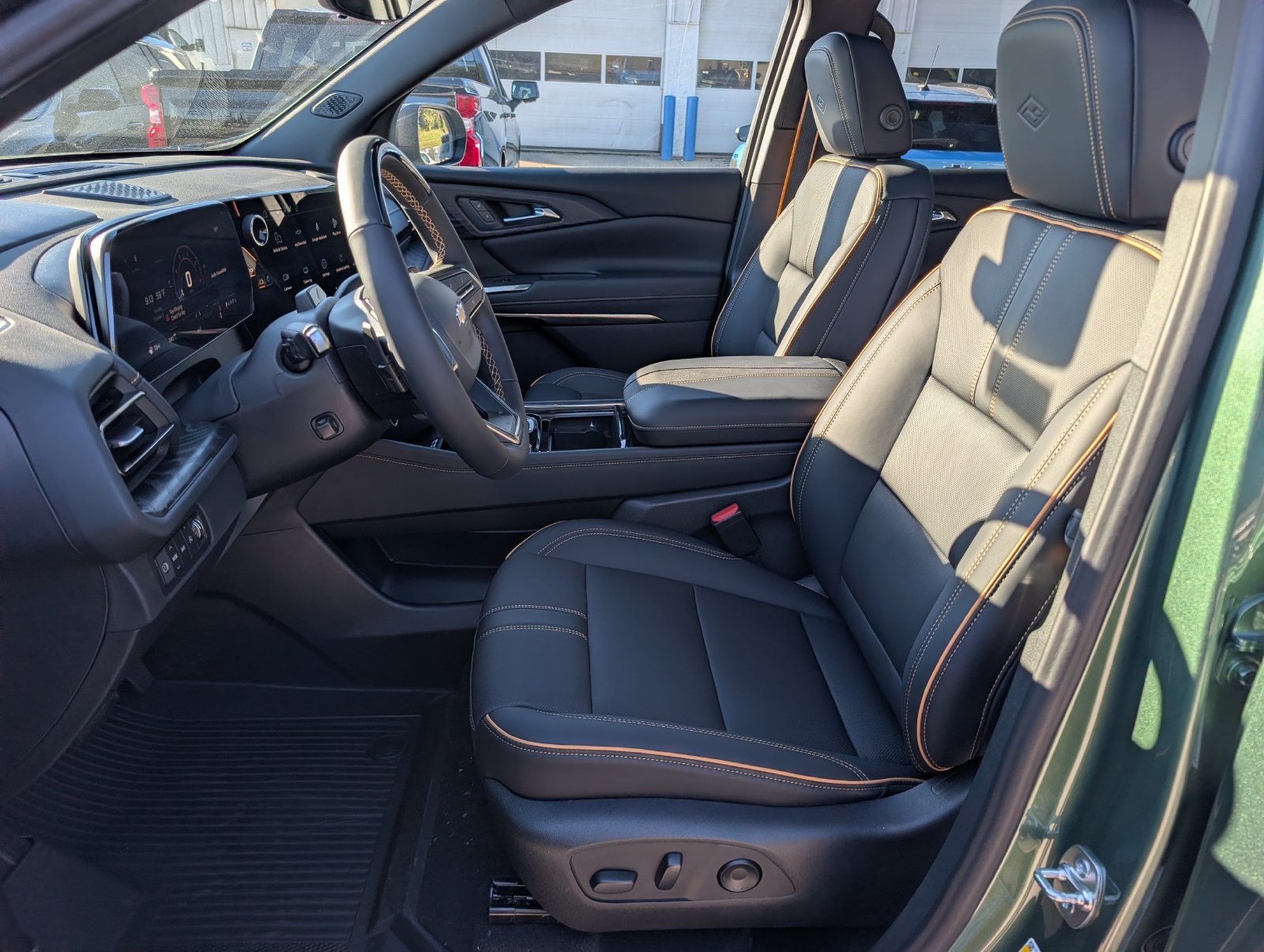New 2027 Chevrolet Traverse High Country w/ LPO, Floor Liner Package AWD/4WD image 15