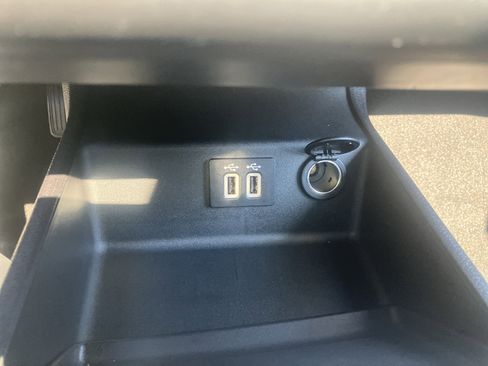 Used 2019 Ford Fusion SE FWD image 28