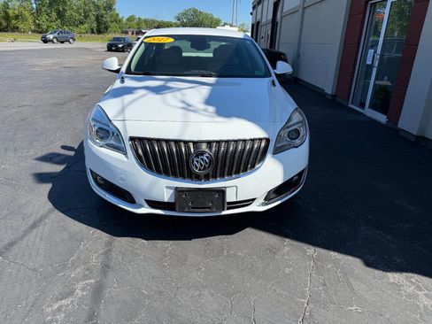 Used 2017 Buick Regal Premium FWD image 2