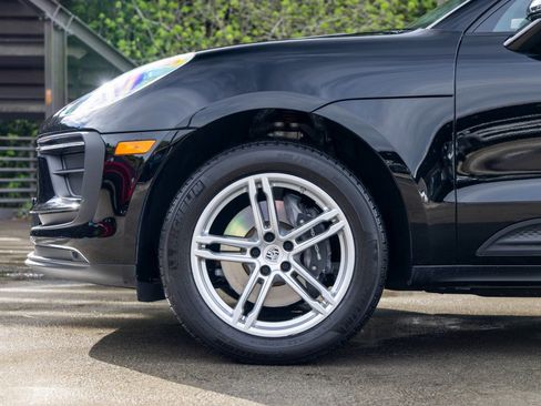 Certified 2025 Porsche Macan AWD/4WD image 13