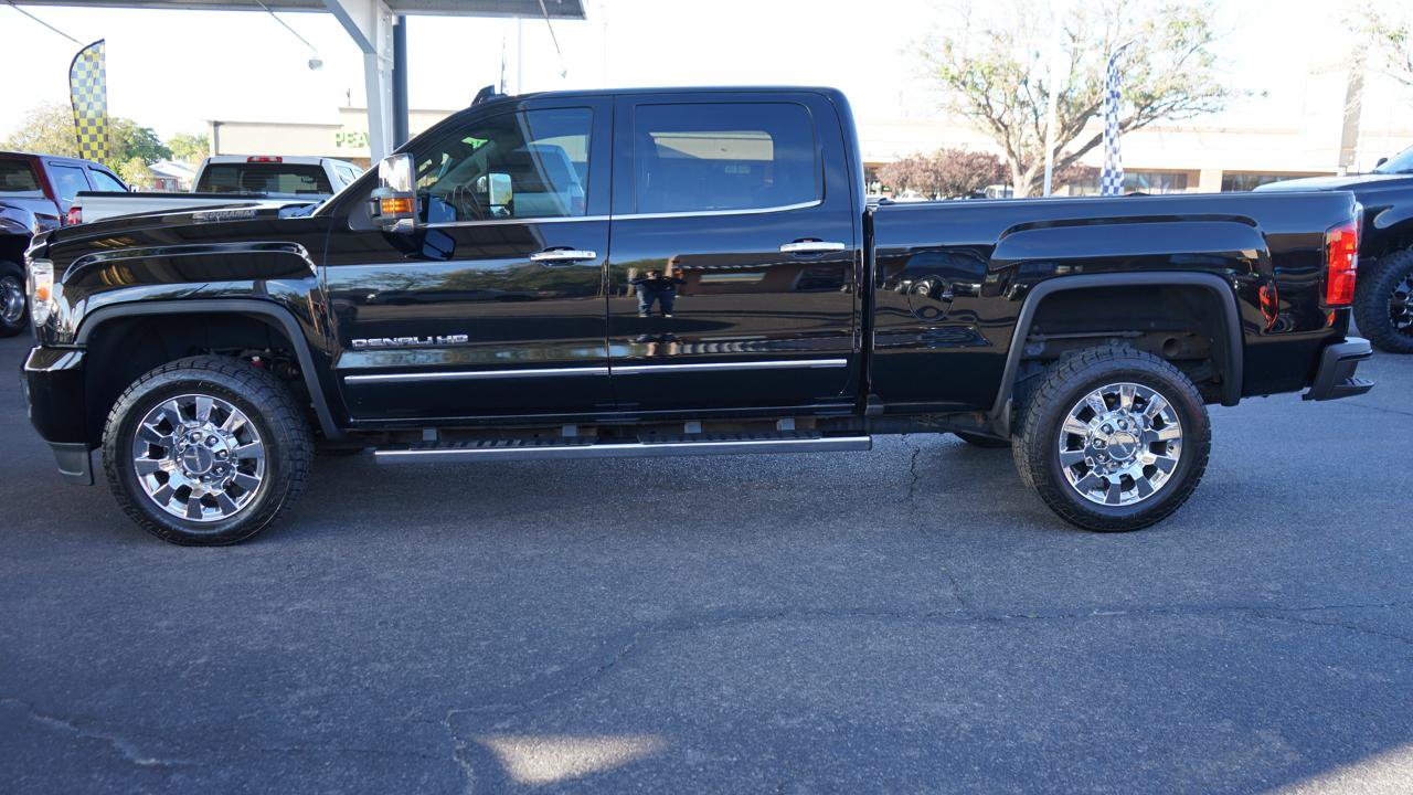 Used 2019 GMC Sierra 2500 Denali w/ Duramax Plus Package AWD/4WD image 6