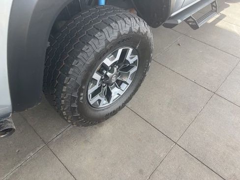 Used 2020 Toyota Tacoma TRD Off-Road AWD/4WD image 22
