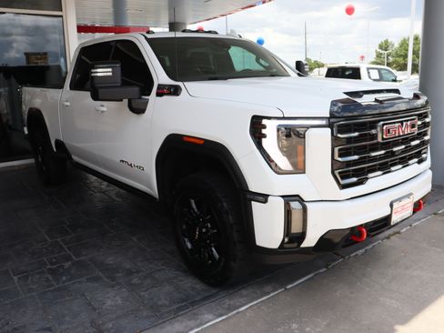 Used 2024 GMC Sierra 2500 AT4 w/ AT4 Premium Plus Package AWD/4WD image 4