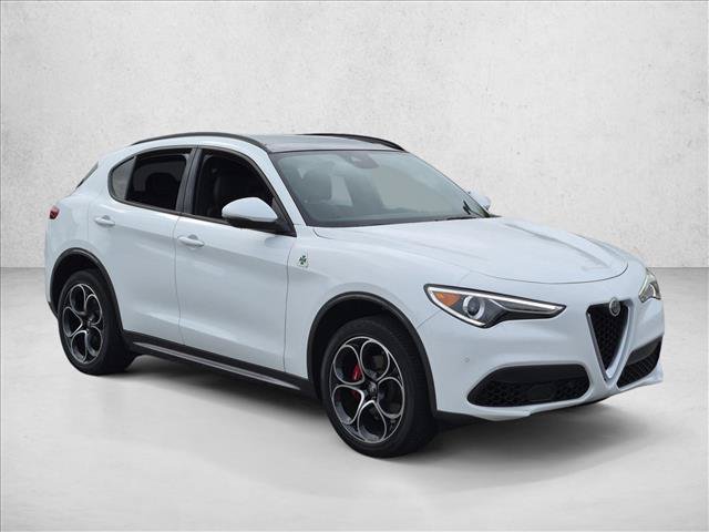 Used 2022 Alfa Romeo Stelvio Ti AWD/4WD image 3