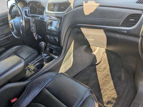 Used 2017 Chevrolet Traverse LT image 21