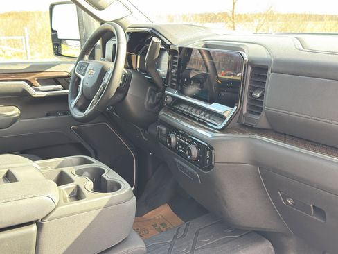 Used 2024 Chevrolet Silverado 2500 LT w/ Convenience Package AWD/4WD image 29