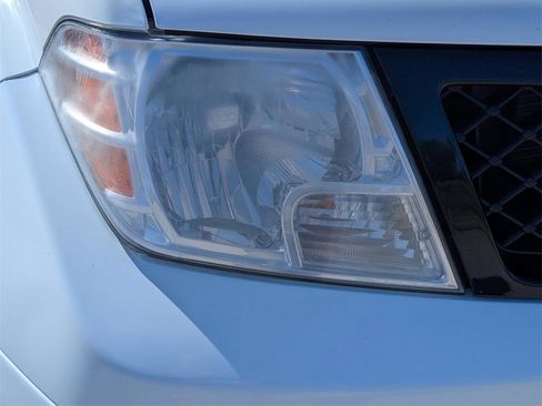 Used 2020 Nissan Frontier SV w/ Midnight Edition Floor Mats image 9