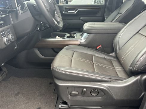 Used 2024 Chevrolet Silverado 2500 High Country w/ Midnight Edition image 9