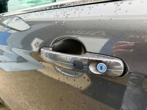 Used 2017 Ford Escape Titanium AWD/4WD image 9