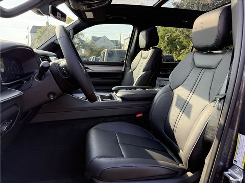 New 2025 Jeep Wagoneer L Series II AWD/4WD image 14