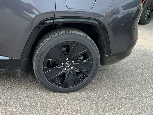 Used 2024 Jeep Wagoneer Launch Edition image 12