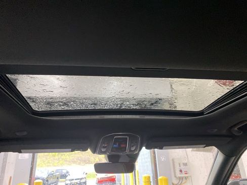 New 2025 Jeep Grand Cherokee Laredo w/ Luxury Tech Group I image 17