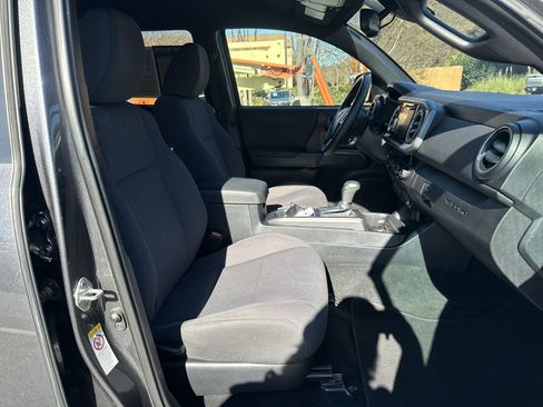 Used 2018 Toyota Tacoma TRD Sport image 22