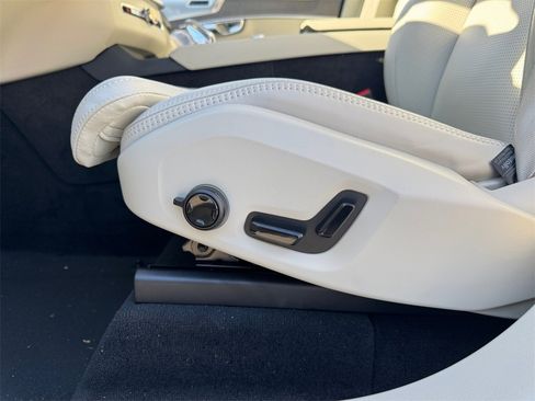 New 2025 Volvo XC90 B6 Ultra w/ Protection Package Premier image 25