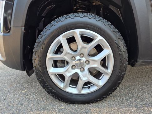 Used 2017 Jeep Renegade Latitude AWD/4WD image 23