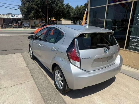 Used 2016 Toyota Prius C Four w/ Preferred Accessory Package FWD image 7