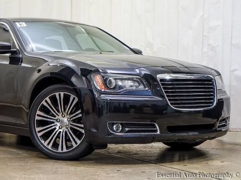 Used 2013 Chrysler 300 S RWD image 6