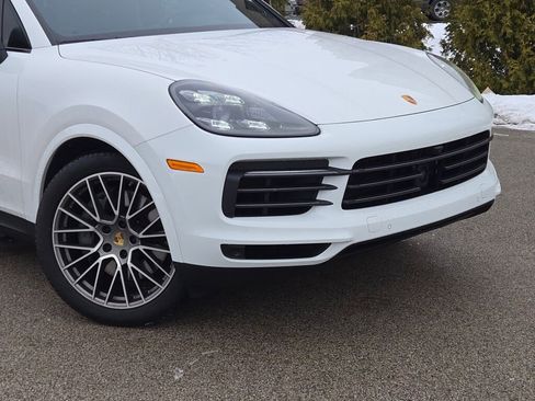 Used 2023 Porsche Cayenne image 2