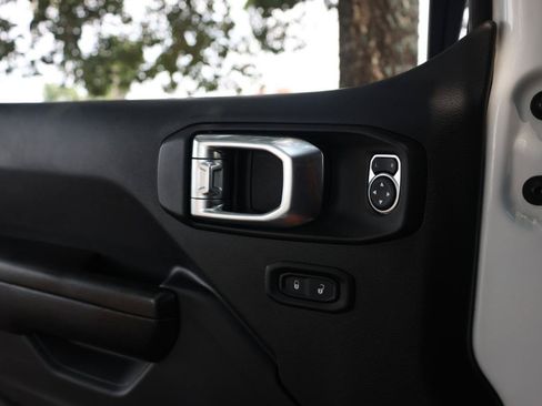 Used 2023 Jeep Gladiator Sport AWD/4WD image 29