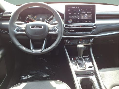 Used 2025 Jeep Compass Latitude w/ Altitude Special Edition image 10