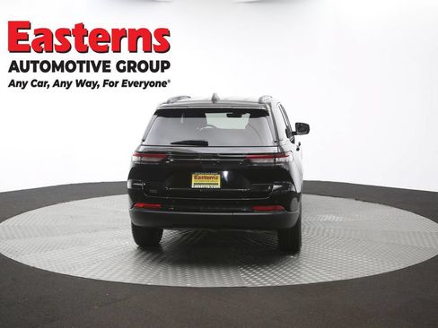 Used 2025 Jeep Grand Cherokee Altitude AWD/4WD image 38