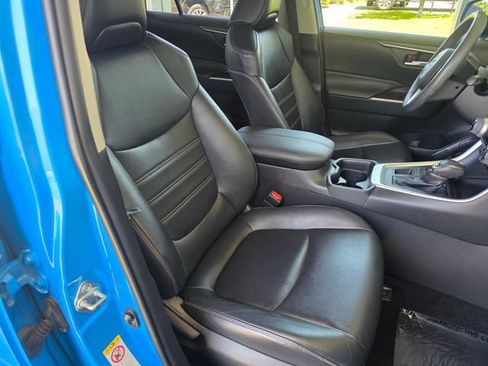 Used 2019 Toyota RAV4 XLE Premium w/ Cold Weather Package AWD/4WD image 10
