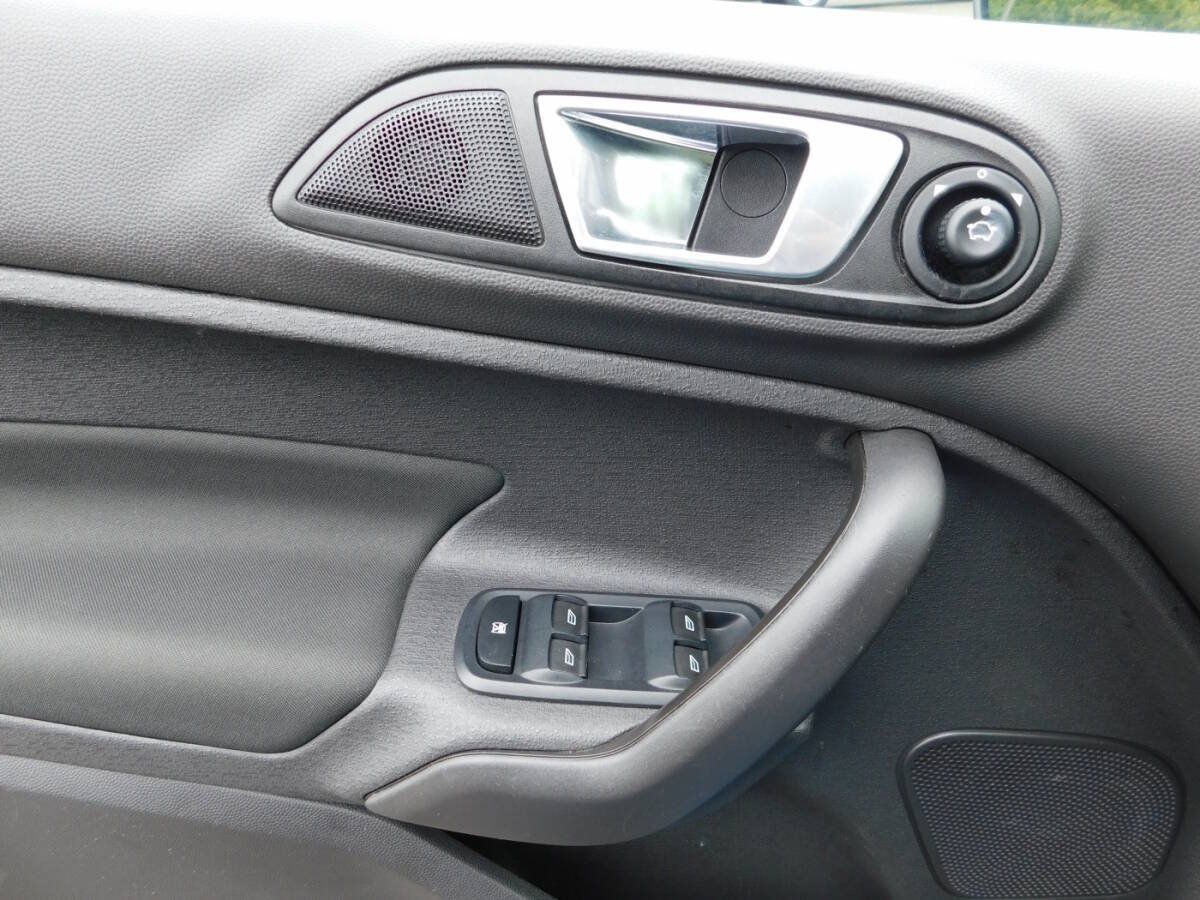 Used 2016 Ford Fiesta SE FWD image 14