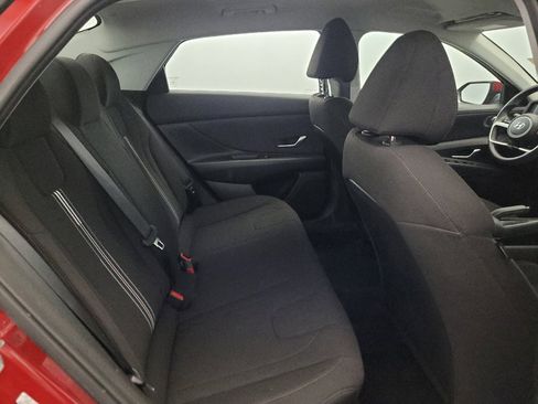 Used 2023 Hyundai Elantra SEL w/ Preferred Accessory Package FWD image 19