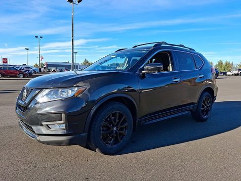 Used 2018 Nissan Rogue SV w/ Premium Package image 3