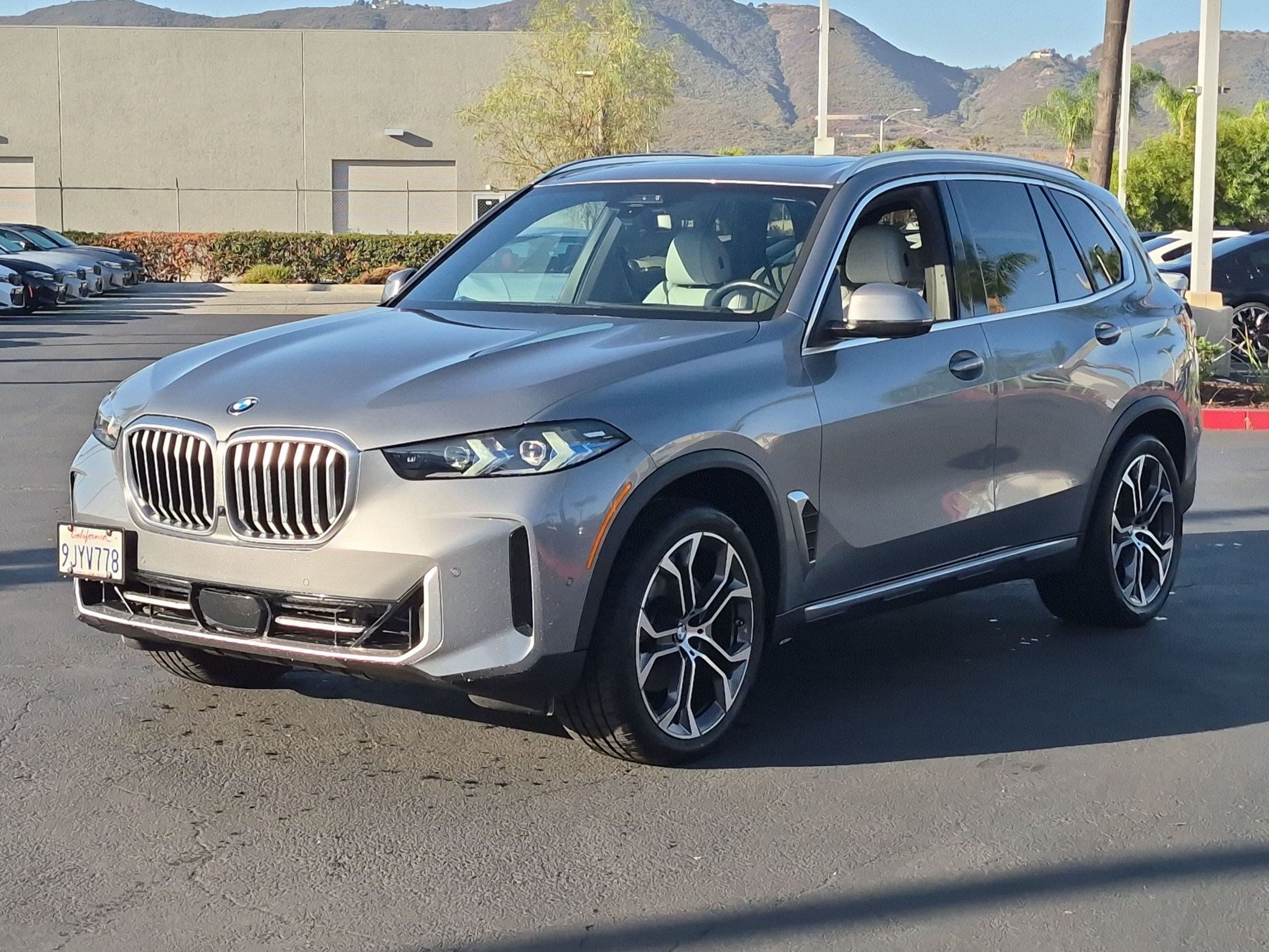Certified 2024 BMW X5 xDrive40i w/ Premium Package AWD/4WD image 5