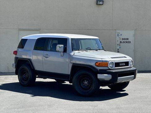 Used 2008 Toyota FJ Cruiser 4WD image 2
