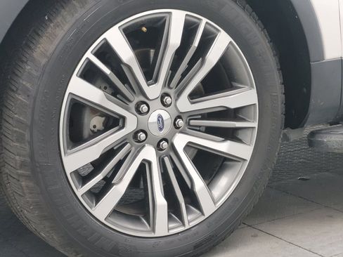 Used 2018 Ford Explorer Platinum AWD/4WD image 31