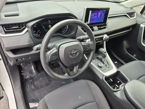 Certified 2025 Toyota RAV4 LE AWD/4WD image 4