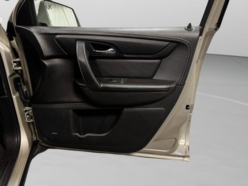 Used 2016 Chevrolet Traverse LT image 34