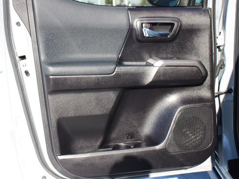 Used 2020 Toyota Tacoma TRD Off-Road image 15