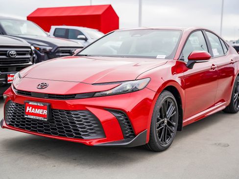 New 2026 Toyota Camry SE image 3